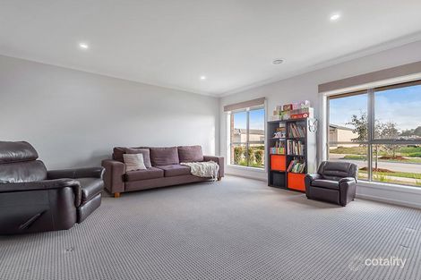 Property photo of 8 Selkirk Way Mickleham VIC 3064