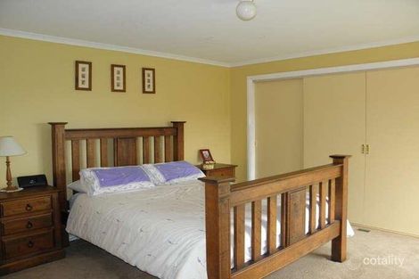 Property photo of 11 Flax Mill Close Drouin VIC 3818
