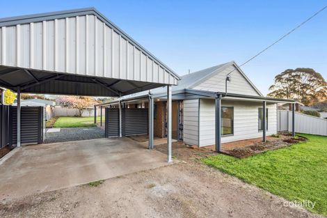 Property photo of 2 James Court Woodend VIC 3442