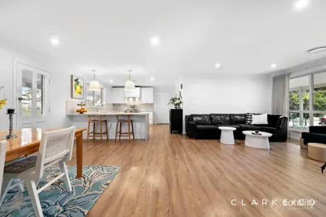 Property photo of 3 Dunnering Close Lochinvar NSW 2321