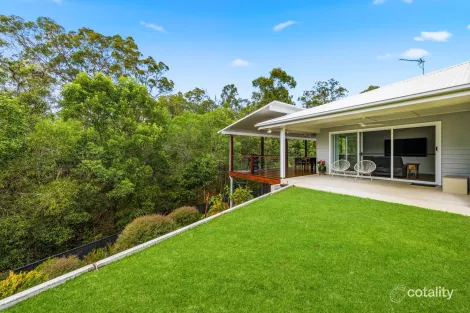 4 Scenic Dr, Southside, QLD 4570