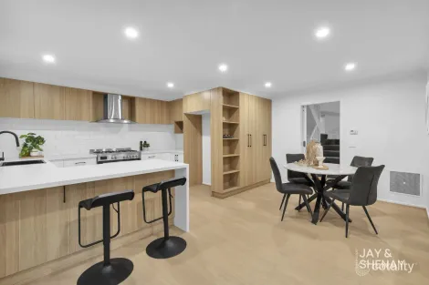 Property photo of 16 Lawrence Drive Berwick VIC 3806