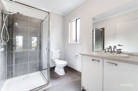 Property photo of 17 Botham Crescent Pakenham VIC 3810