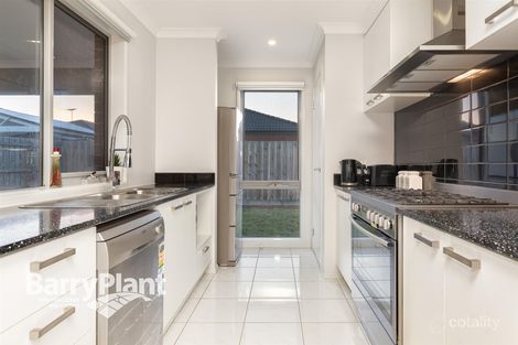 Property photo of 11 Waterfront Way Keysborough VIC 3173