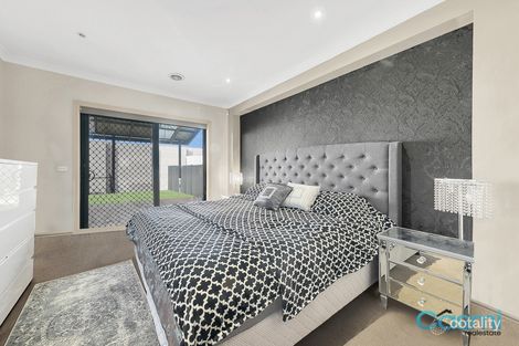 Property photo of 47 Flagstaff Loop Craigieburn VIC 3064