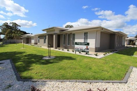 2/1 Craft St, Lake Albert, NSW 2650