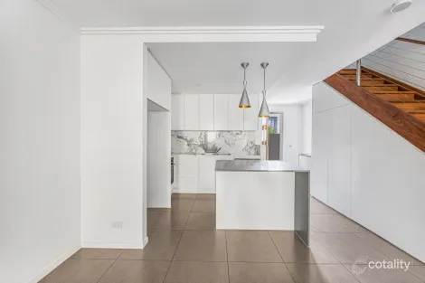 37 MANHATTAN AVE, ROBINA, QLD 4226