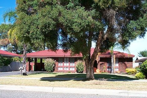 19 Glyndebourne Ave, Thornlie, WA 6108