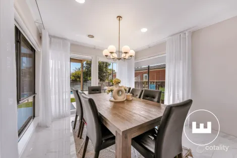 Property photo of 5 Eucumbene Drive Berwick VIC 3806