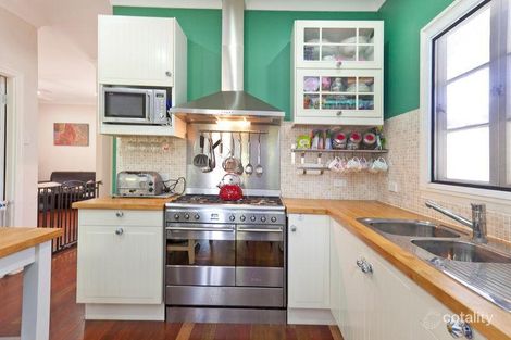 Property photo of 48 Roseneath Parade Wynnum West QLD 4178