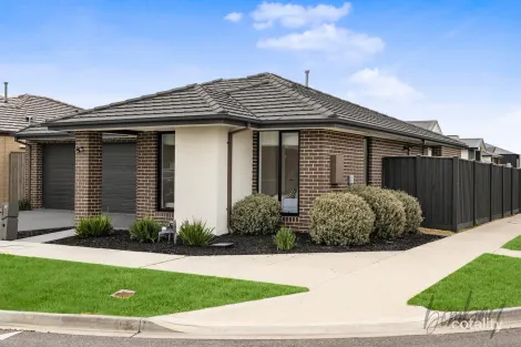 Property photo of 39 Separation Street Mickleham VIC 3064