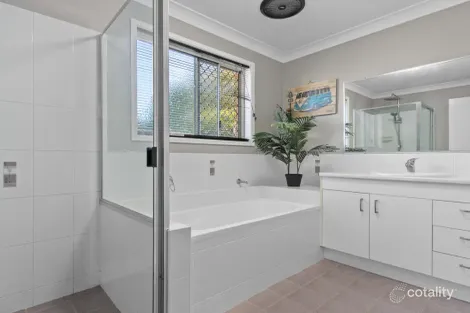 Property photo of 4 Benjamin Place Dundowran QLD 4655