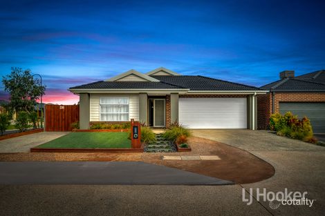 Property photo of 1 Pandra Place Brookfield VIC 3338