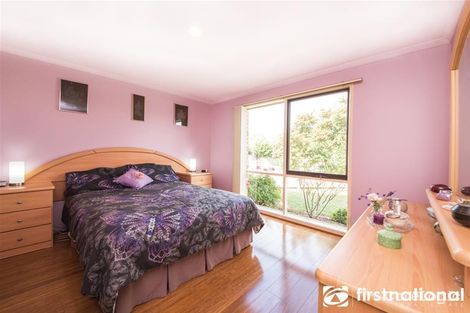 Property photo of 10 Escott Grove Berwick VIC 3806