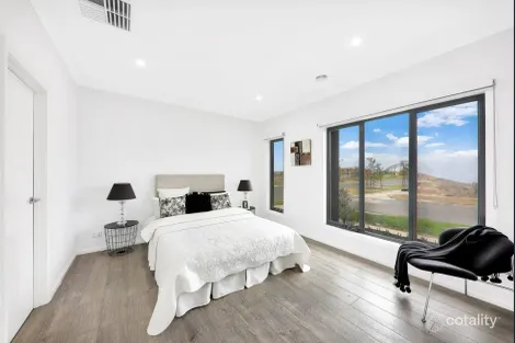 Property photo of 2 Puckle Avenue Mickleham VIC 3064