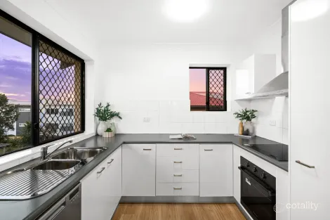 Property photo of 4/8 Cambridge Street Carina Heights QLD 4152