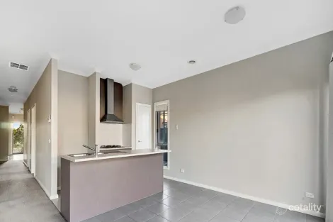 Property photo of 26 Embleton Avenue Tarneit VIC 3029