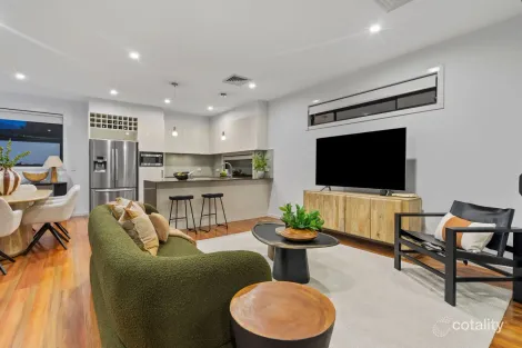 Property photo of 3/47 Macaulay Street Coorparoo QLD 4151