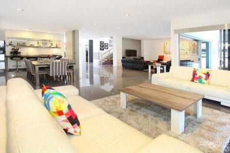 Property photo of 3005 The Boulevarde Benowa QLD 4217