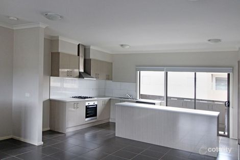 Property photo of 19 Zeta Circuit Cranbourne North VIC 3977