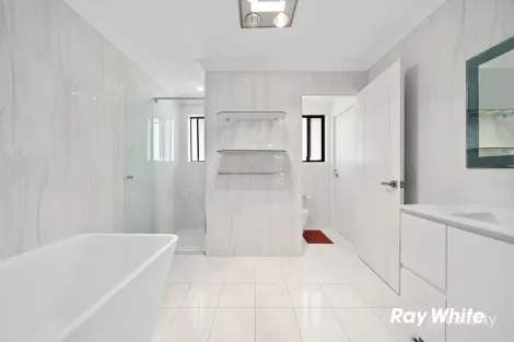 Property photo of 14 Hinkler Place Doonside NSW 2767