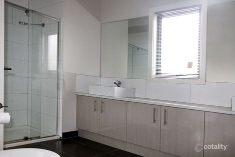 Property photo of 19 Zeta Circuit Cranbourne North VIC 3977