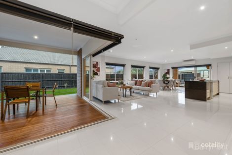 Property photo of 40 Winneke Way Pakenham VIC 3810