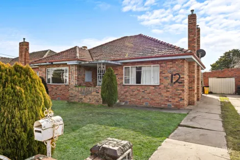 Property photo of 12 Iris Avenue Wendouree VIC 3355