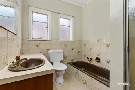 Property photo of 12 Iris Avenue Wendouree VIC 3355