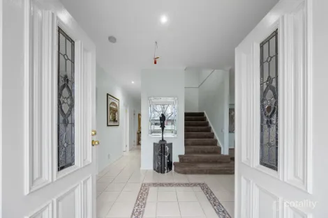 Property photo of 17 The Regency Hillside VIC 3037