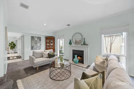 Property photo of 17 The Regency Hillside VIC 3037