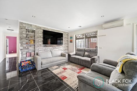 Property photo of 5 Kent Court Cranbourne North VIC 3977