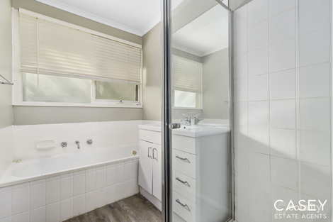 Property photo of 25 Thompsons Road Cranbourne North VIC 3977