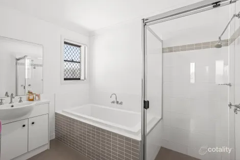Property photo of 13 Claredon Lane Pimpama QLD 4209