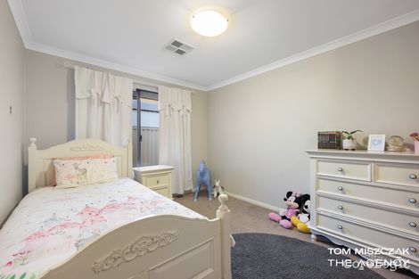 Property photo of 4 Coogee Road Lake Coogee WA 6166