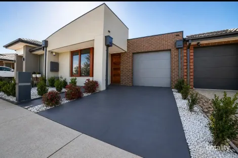 25 Greenpoint Dr, Rockbank, VIC 3335