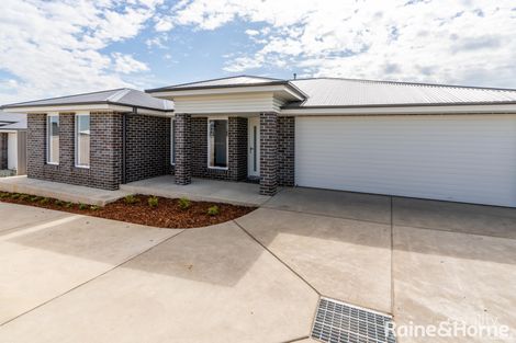 11 Bondi Cres, Gobbagombalin, NSW 2650