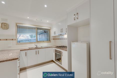 Property photo of 8 Lachlan Drive Endeavour Hills VIC 3802
