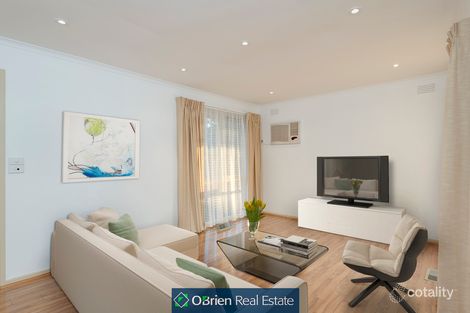 Property photo of 8 Lachlan Drive Endeavour Hills VIC 3802