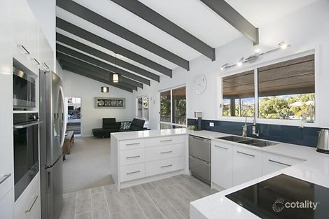 Property photo of 17 Crest Drive Elanora QLD 4221