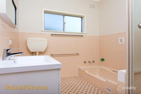 Property photo of 22 Waratah Street Kooringal NSW 2650