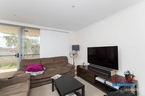 Property photo of 11/2 Coojong Link Success WA 6164