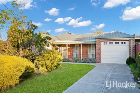 25 Bernard Dr, Melton South, VIC 3338