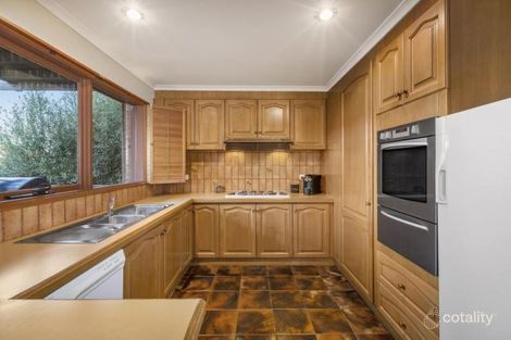 Property photo of 11 Stonehaven Court Watsonia North VIC 3087