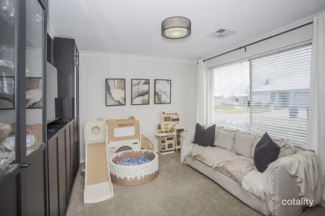 Property photo of 12 Kahlo Road Alkimos WA 6038