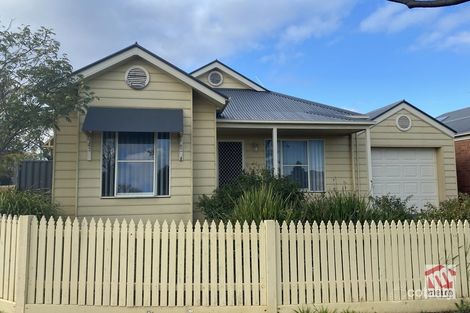 11 Streeton Ave, Caroline Springs, VIC 3023