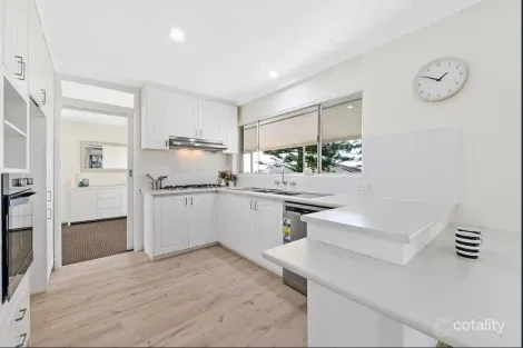 Property photo of 8 Roycroft Avenue Gulfview Heights SA 5096