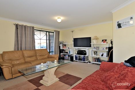 Property photo of 18 Silvertop Circle Warnbro WA 6169