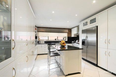 Property photo of 4 Landsborough Close Endeavour Hills VIC 3802