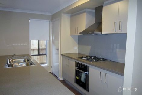 Property photo of 47 Elmsford Crescent Cranbourne West VIC 3977